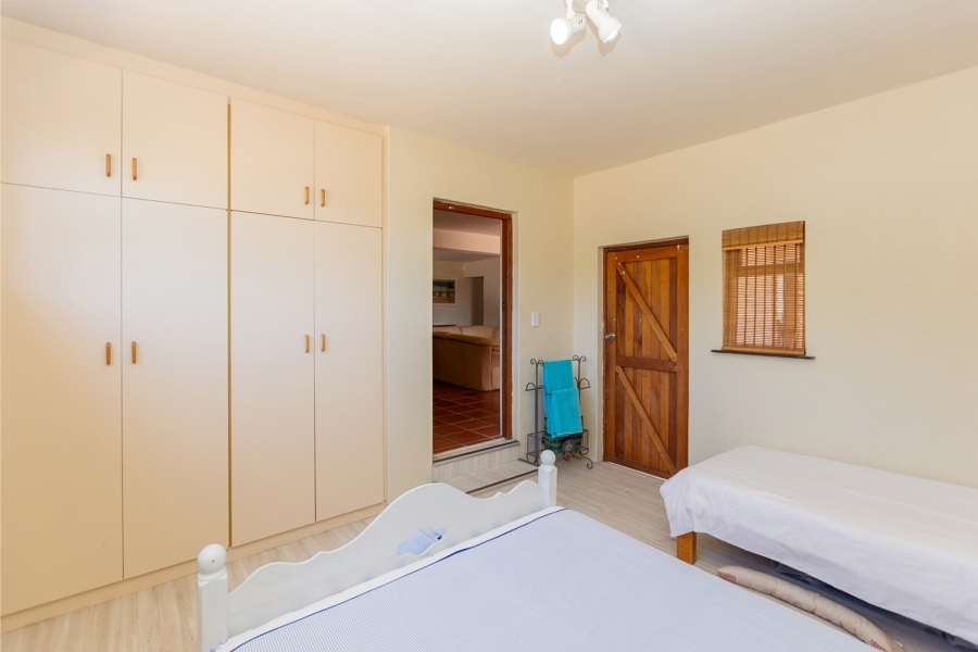 6 Bedroom Property for Sale in Middedorp Western Cape